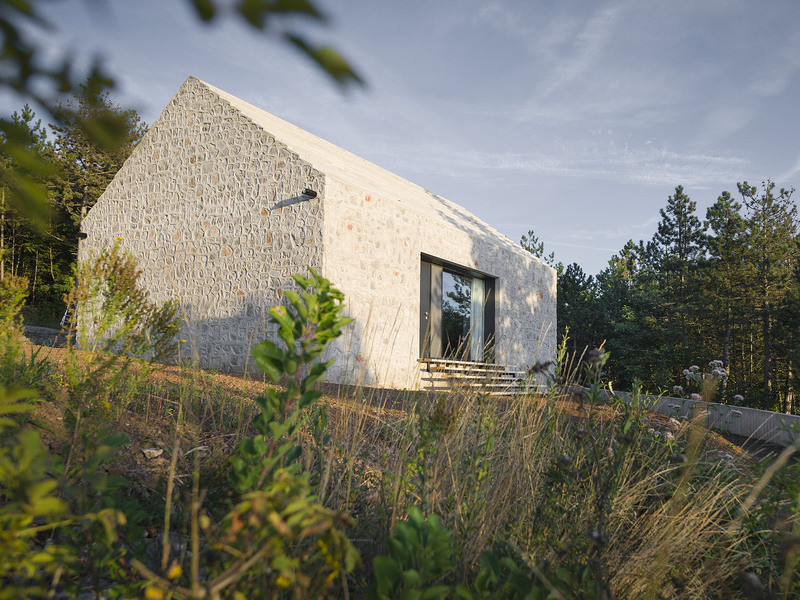 dekleva gregoric architects: Compact Karst House - best architects 16