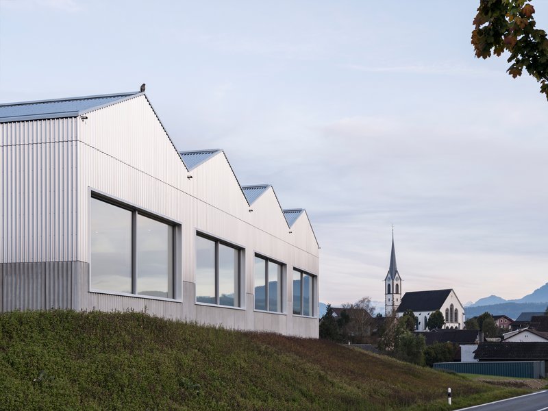 Soppelsa Architekten: Doppelsporthalle Oberrüti - best architects 23