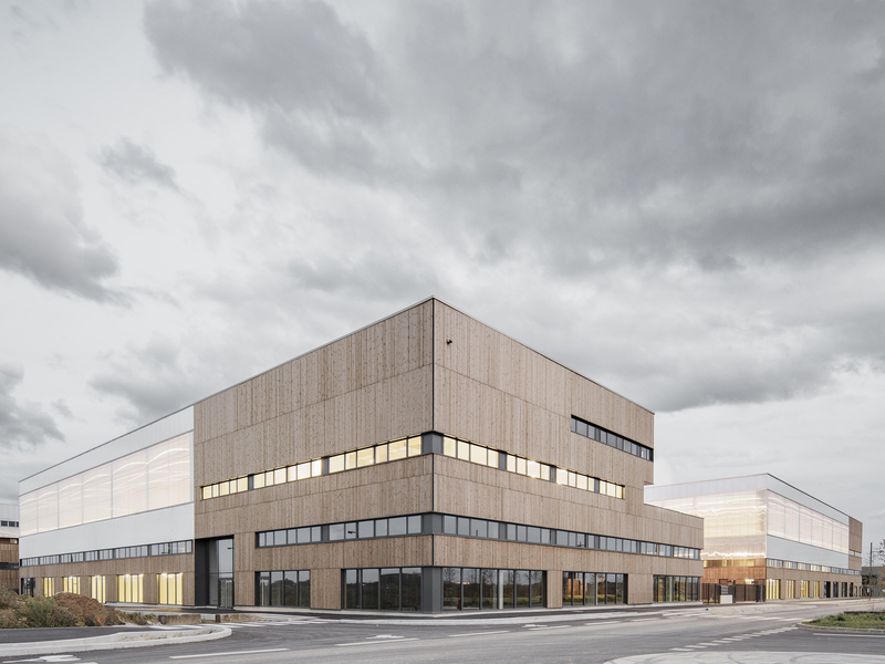 Auer Weber +  DVVD architectes: Fly Parc, Aérolians – Multi-Storey Commercial Complex - best architects 27