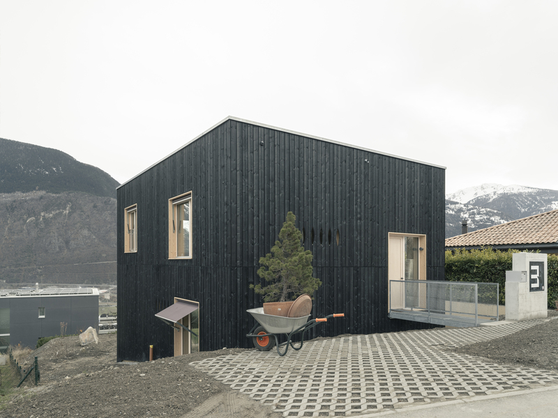 R2A architectes: Split-Level Monolith - best architects 27